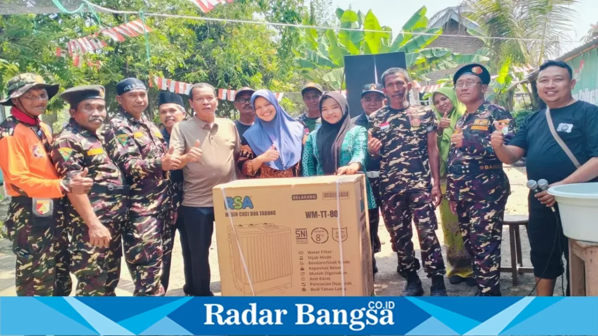 Ratusan warga mengikuti jalan sehat Ivan Collection di Dusun Legok, Desa Legok, Kecamatan Gempol, Kabupaten Pasuruan, Senin (17/8/2026). (Foto Dok Ho/RadarBangsa.co.id)