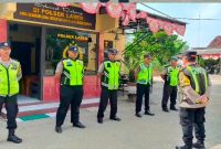 Kapolsek Laren AKP Anang Purwo Widodo memimpin apel pagi personel sebelum pelaksanaan Commander Wish Pagi di wilayah Kecamatan Laren, Jumat (14/8/2026). (Foto Dok Ho/RadarBangsa.co.id)