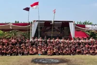 Kapolsek Laren AKP Anang Purwo Wiodo saat mengikuti Upacara Hari Pramuka ke-65 di Bumi Perkemahan Tegal Sewu, Taman Prijek, Laren, Jumat (14/8/2026). (Foto Dok Ho/RadarBangsa.co.id)