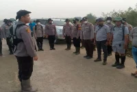 Pemadaman dan pendinginan karhutla di Desa Rantau Baru, Kecamatan Pangkalan Kerinci, Senin (24/8/2026). (Foto Dok Ho/RadarBangsa.co.id)