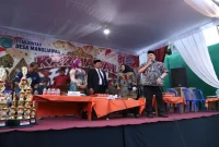 Sekda Kabupaten Malang saat menghadiri Karnaval Budaya Mangliawan di Kecamatan Pakis, Minggu (30/8). (Dok Ho/RadarBangsa.co.id)