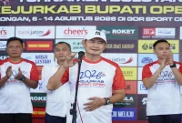 Bupati Lamongan Yuhronur Efendi saat membuka Turnamen Badminton Kejurkab dan Bupati Open 2026 di Lamongan Sport Center, Kamis (6/8). (Foto Dok Ho/RadarBangsa.co.id)