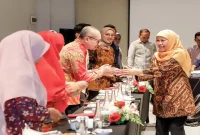 Khofifah Indar Parawansa saat menghadiri Forum Silaturahmi IKA UNAIR di Pontianak, Senin (10/8/2026). (Foto Dok Ho/RadarBangsa.co.id)