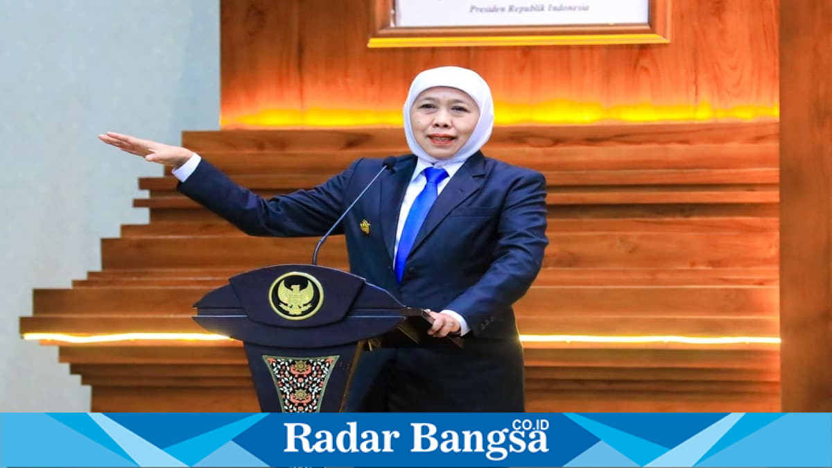 Gubernur Jawa Timur Khofifah Indar Parawansa melantik lima pimpinan BAZNAS Jatim periode 2026-2031 di Gedung Negara Grahadi Surabaya, Minggu (9/8/2026) malam. (Foto Dok Ho/RadarBangsa.co.id)