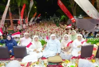 Gubernur Jawa Timur Khofifah Indar Parawansa saat peringatan Maulid Nabi Muhammad SAW di kediamannya, Jemursari, Surabaya, Selasa (25/8) malam. (Foto Dok Ho/RadarBangsa.co.id)