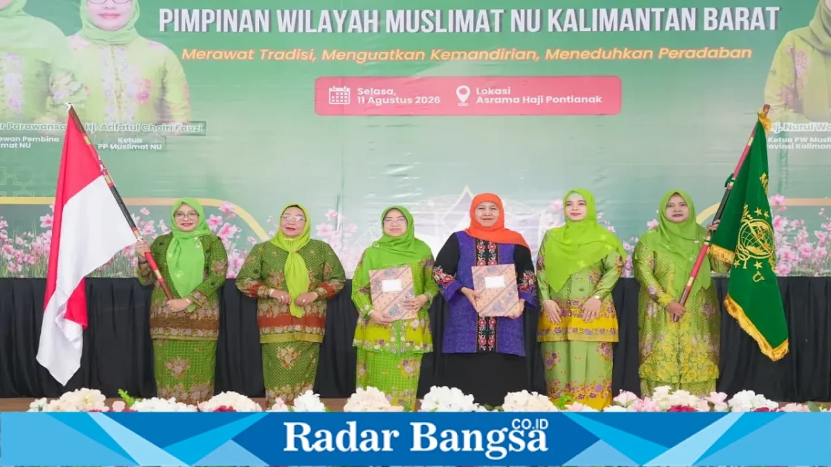 Khofifah Indar Parawansa bersama warga Muslimat NU dalam Peringatan Harlah ke-80 Muslimat NU di Asrama Haji Kota Pontianak, Selasa (11/8/2026). (Foto Dok Ho/RadarBangsa.co.id)