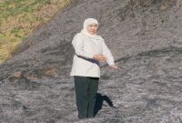 Gubernur Jawa Timur Khofifah Indar Parawansa saat meninjau penanganan karhutla di kawasan TNBTS, Probolinggo, Jumat (7/8/2026). (Foto Dok Ho/RadarBangsa.co.id)