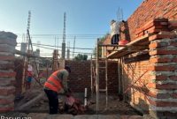 Pembangunan gedung poliklinik di Ponpes Besuk, Desa Tanggulangin, Kecamatan Kejayan, Selasa (11/8/2026). (Foto Dok Ho/RadarBangsa.co.id)
