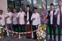 Bupati Blitar H. Rijanto, Wakil Bupati H. Beky Hardihansah dan Gus Iqdam saat menghadiri launching Kopi Jos Jiz di Desa Tawangrejo, Minggu 9 Agustus 2026. (Foto Dok Ho/RadarBangsa.co.id)