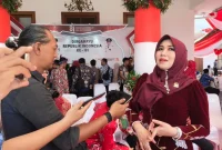 Lia Istifhama saat mengikuti upacara HUT ke-81 RI di Gedung Negara Grahadi, Surabaya, Senin (17/8/2026). (Foto Dok Ho/RadarBangsa.co.id)