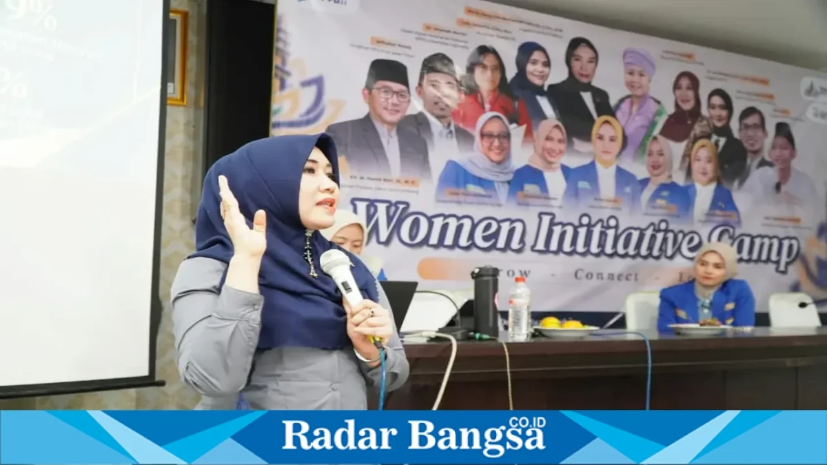 Lia Istifhama saat menjadi narasumber Wonder Initiative Camp PB Kopri PMII di Pondok Pesantren Darul Ulum, Jombang, Rabu (26/8/2026). (Foto Dok Ho/RadarBangsa.co.id)