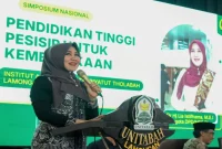Anggota DPD RI Lia Istifhama menghadiri Launching dan Simposium Transformasi UNITABAH di Desa Kranji, Paciran, Lamongan, kemarin. (Foto Dok Ho/RadarBangsa.co.id)
