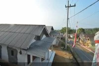 Warga Dusun Wonokoyo menikmati jaringan listrik resmi yang baru rampung dibangun di Desa Sedaeng, Kecamatan Tosari, Kabupaten Pasuruan, Kamis (13/8/2026). (Foto Dok Ho/RadarBangsa.co.id)