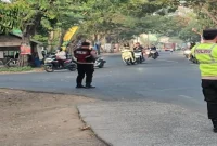 Anggota Polsek Tikung saat melaksanakan Commanderwish Pagi di wilayah Tikung, Kamis (20/8/2026). (Foto Dok Ho/RadarBangsa.co.id)