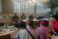 Ketua MAKI Jawa Timur Heru MAKI saat menyampaikan keterangan terkait rencana pinjaman daerah Jember Rp785 miliar di Gebang, Jember, Minggu (9/8/2026). (Foto Dok Ho/RadarBangsa.co.id)