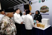 Menko Bidang Pemberdayaan Masyarakat dan Perlindungan Pekerja Migran RI Gus H. Abdul Muhaimin Iskandar bersama Bupati Malang M. Sanusi saat peresmian simbolis Malang Migrant Center di Pendopo Agung Kabupaten Malang, Rabu (26/8). (Foto Dok/RadarBangsa.co.id)