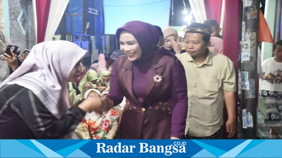 Wabup Sidoarjo Mimik Idayana menghadiri peringatan Maulid Nabi di Desa Kletek, Kecamatan Taman, Selasa malam (25/8/2026). (Foto Dok Ho/RadarBangsa.co.id)