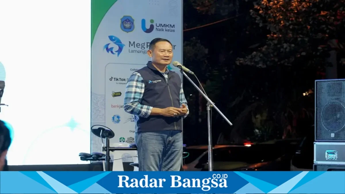 Bupati Lamongan Yuhronur Efendi saat menutup Megpreneur 2026 di Halaman Gedung Pemkab Lamongan, Jumat (28/8). (Dok Ho/RadarBangsa.co.id)