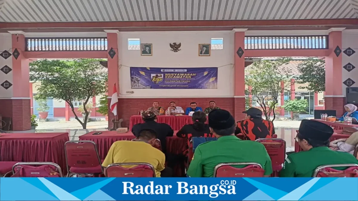 Kapolsek Tikung IPTU Fahrur Rozi menghadiri Musyawarah Kecamatan (Muscam) KNPI tingkat Kecamatan Tikung di Pendopo Kecamatan Tikung, Lamongan, Rabu (12/8/2026). (Foto Dok Ho/RadarBangsa.co.id)