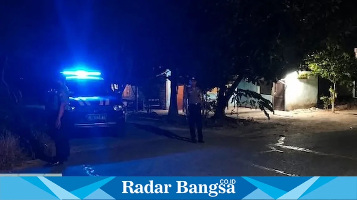Polsek Laren melaksanakan patroli Blue Light di sepanjang jalur Laren-Petiyin, Selasa (25/8/2026). (Foto Dok Ho/RadarBangsa.co.id)