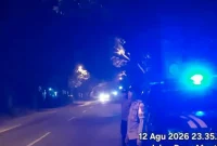 Anggota Polsek Tikung melaksanakan Patroli Blue Light di wilayah Kecamatan Tikung, Lamongan, Rabu (12/8/2026). (Foto Dok Ho/RadarBangsa.co.id)