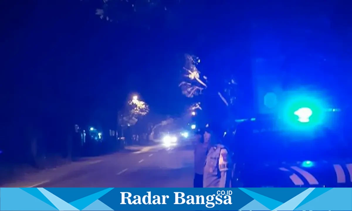 Anggota Polsek Tikung melaksanakan Patroli Blue Light di wilayah Kecamatan Tikung, Lamongan, Rabu (12/8/2026). (Foto Dok Ho/RadarBangsa.co.id)