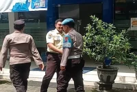 Anggota Polsek Tikung saat melaksanakan patroli objek vital di wilayah Kecamatan Tikung, Lamongan, Rabu (12/8/2026). (Foto Dok Ho/RadarBangsa.co.id)