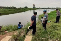 Anggota Polsek Tikung saat melaksanakan Patroli Kota Presisi dalam rangka antisipasi bencana alam di Dusun Sanur, Desa Jotosanur, Kecamatan Tikung, Lamongan, Rabu (12/8/2026). (Foto Dok Ho/RadarBangsa.co.id)