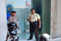 Patroli petugas Polsek Laren saat melakukan pengecekan keamanan objek vital dan fasilitas ATM di wilayah hukum Polsek Laren, Senin (10/8/2026). (Foto Dok Ho/RadarBangsa.co.id)