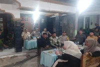 Petugas gabungan melaksanakan pengamanan kegiatan wayang kulit dan campursari dalam rangka Sedekah Bumi di Dusun Lenjer, Desa Dukuhagung, Kecamatan Tikung, Lamongan, Sabtu (15/8/2026). (Foto Dok Ho/RadarBangsa.co.id)  