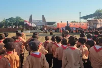 Upacara pembukaan Perkemahan ITA JAMNAS 2026 di Lapangan Singoludro Desa Bakalanpule, Senin (24/8/2026). (Foto Dok Ho/RadarBangsa.co.id)