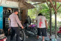 Polisi saat patroli dialogis di Desa Laren, Lamongan, Sabtu (29/8/2026). (Dok Ho/RadarBangsa.co.id)