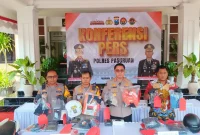 Polres Pasuruan saat mengungkap lima kasus kekerasan di jalur Malang–Surabaya, Kabupaten Pasuruan, 11 Agustus 2026. (Foto Dok Ho/RadarBangsa.co.id)