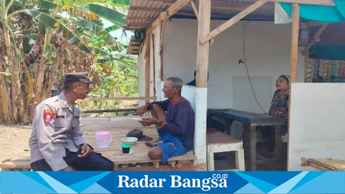 Patroli dialogis dan harkamtibmas di Desa Centini, Selasa (25/8/2026). (Foto Dok Ho/RadarBangsa.co.id)