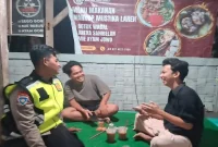 BRIPDA Ilham saat melaksanakan patroli objek vital di wilayah hukum Polsek Laren, Kamis (27/8/2026). (Foto Dok Ho/RadarBangsa.co.id)