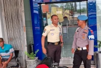 Petugas Polsek Laren saat melaksanakan patroli objek vital di wilayah Kecamatan Laren, Kamis (27/8/2026). (Foto Dok Ho/RadarBangsa.co.id)