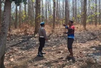 Polsek Laren bersama Perhutani patroli hutan Gampangsejati, Minggu (30/8). (Dok Ho/RadarBangsa.co.id)