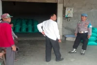 Patroli dialogis Polsek Tikung di permukiman Desa Bakalanpule dan Desa Dukuhagung, Selasa (18/8/2026). (Foto Dok Ho/RadarBangsa.co.id)
