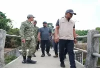 Bupati Bangkalan Lukman Hakim bersama Dandim 0829 Bangkalan Heru Dwi Santoso meninjau potensi sumber air di Desa Pamorah, Kecamatan Tragah, Jumat (21/8/2026). (Foto Dok Ho/RadarBangsa.co.id)