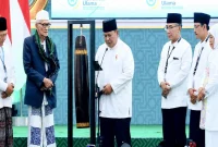 Prabowo dan Khofifah saat penutupan Muktamar NU ke-35 di Jombang, Senin (31/8). (Dok HO/RadarBangsa.co.id)