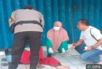 Penanganan penemuan pria meninggal di Pasar Tingkat Lamongan, Sabtu (22/8/2026). (Foto Dok Ho/RadarBangsa.co.id)