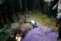 Petugas mengevakuasi jenazah dari Bengawan Solo, Lamongan, Minggu (30/8/2026). (Dok Ho/RadarBangsa.co.id)