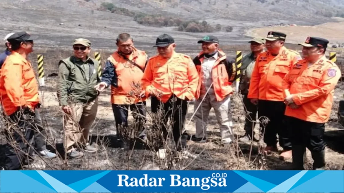 Bupati Malang M. Sanusi bersama jajaran meninjau penanganan karhutla Bromo di kawasan TNBTS, Kabupaten Malang, Sabtu (15/8/2026). (Foto Dok Ho/RadarBangsa.co.id)