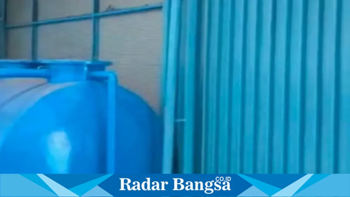 SPPG Tumenggungbaru dan Yayasan Darusalam saat mengecek kondisi saluran IPAL dapur MBG di Lamongan,  Minggu (16/08/2026)(Foto Dok Ho/RadarBangsa.co.id)