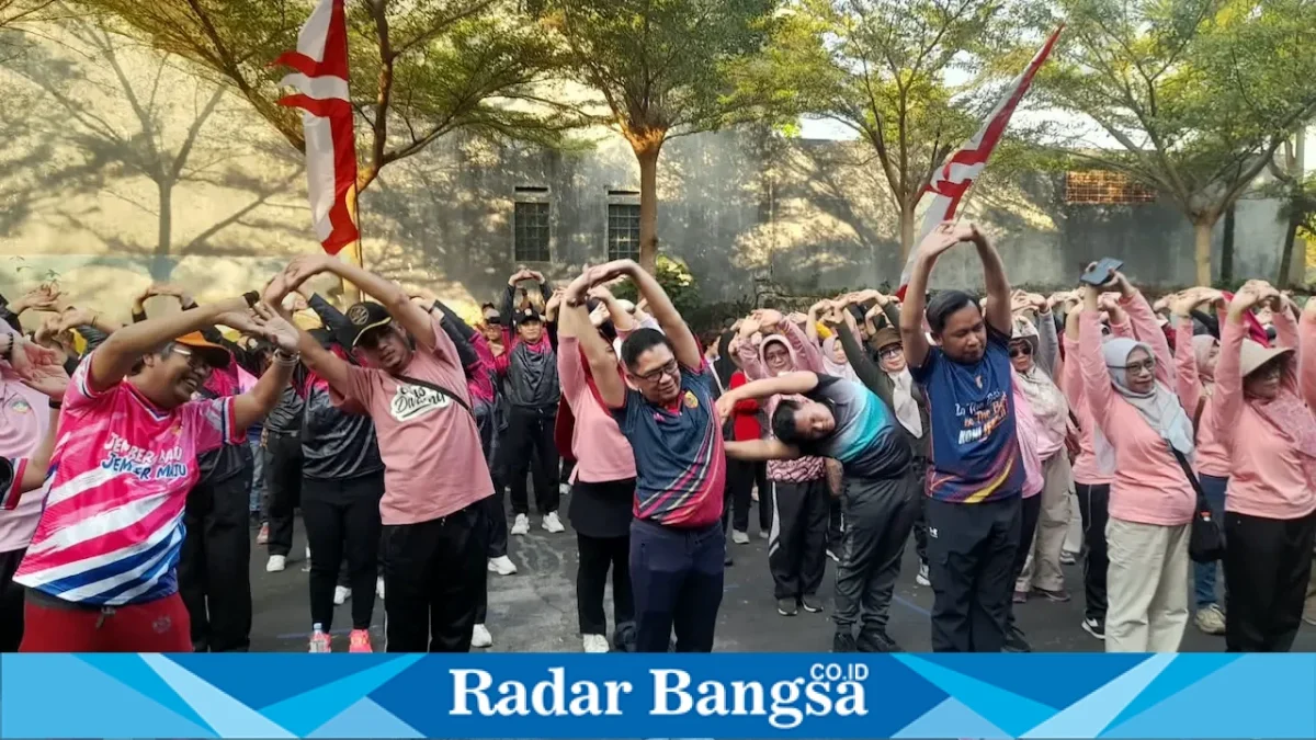 Bupati Jember Mohammad Fawait memimpin latihan bersama persiapan Tajemtra 2026 di Perumda PDP Kahyangan, Jember, Jumat (28/8/2026). (Foto Dok Ho/RadarBangsa.co.id)