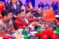 Gubernur Jawa Timur Khofifah Indar Parawansa bersama Wakil Gubernur Emil Elestianto Dardak dan Founder & Chairman CT Corp Chairul Tanjung saat peresmian The Trans Luxury Hotel Surabaya, Jumat (14/8). (Foto Dok Ho/RadarBangsa.co.id)
