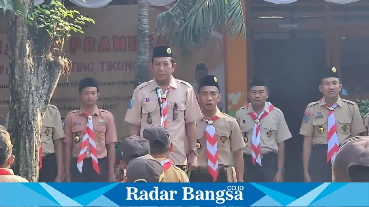 Upacara memperingati Hari Pramuka ke-65 di halaman SDN 2 Takeranklating, Kecamatan Tikung, Kabupaten Lamongan, Jumat (14/8/2026). (Foto Dok Ho/RadarBangsa.co.id)