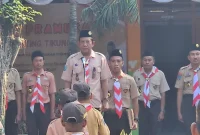 Upacara memperingati Hari Pramuka ke-65 di halaman SDN 2 Takeranklating, Kecamatan Tikung, Kabupaten Lamongan, Jumat (14/8/2026). (Foto Dok Ho/RadarBangsa.co.id)