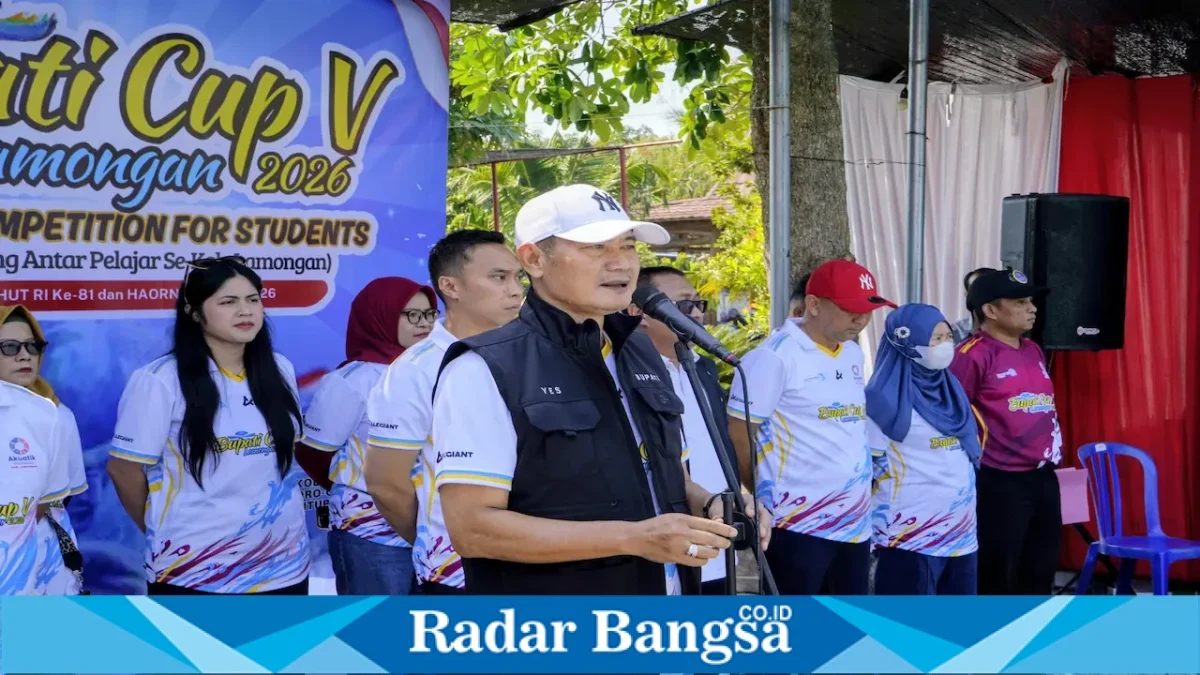 Bupati Lamongan Yuhronur Efendi membuka Bupati Cup V Lamongan 2026 di Kolam Renang Oro-Oro Ombo, Sabtu (5/9/2026). (Foto Dok Ho/RadarBangsa.co.id)
