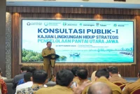 Bupati Lamongan Yuhronur Efendi saat membuka Konsultasi Publik I KLHS Pengelolaan Pantura Jawa di Aula Gajah Mada, Selasa (22/9). (Dok. Ho/RadarBangsa.co.id)